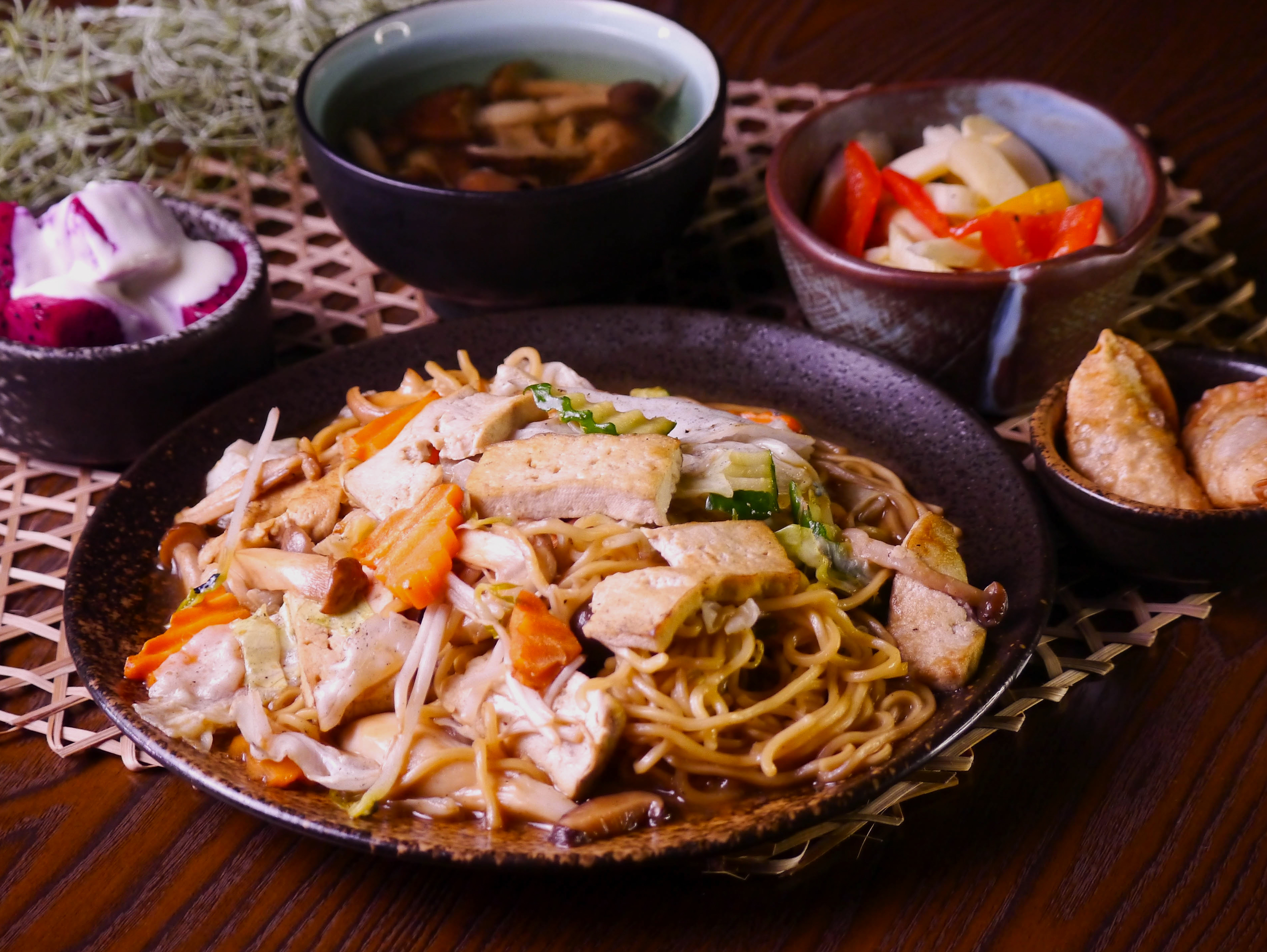 蔬食生活入門|蔬食新手怎麼開始|蔬食食譜推薦|原型食物料理|為什麼要吃蔬食|蔬食的好處|健康飲食轉換|植物性飲食減重|蔬食文化|永續飲食|零動物傷害飲食|蔬食與環保|蔬食與動物權|彈性素食者怎麼吃|一週一蔬食|蔬食餐廳推薦台灣|蔬食生活方式品牌